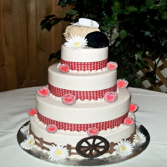 White Cake with Checkered Design #wedding