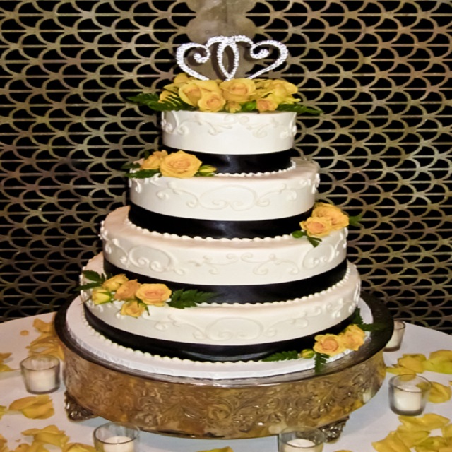 White Cake with Yellow Roses