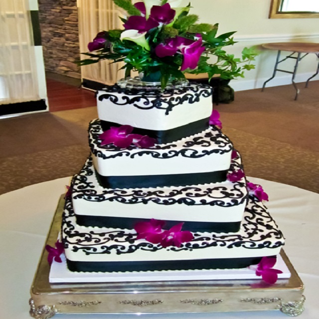 White Cake with Black Design #wedding