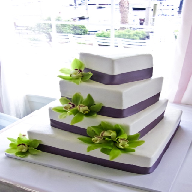White cake and Purple #wedding