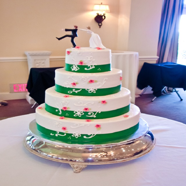 White and Green Cake #wedding