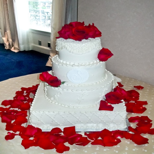 Simple White Cake with Red Flowers #wedding