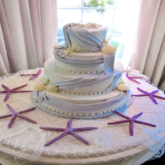 Cake with Starfish #wedding