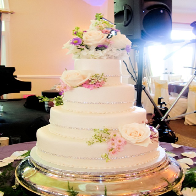 Cake with Flowers #wedding