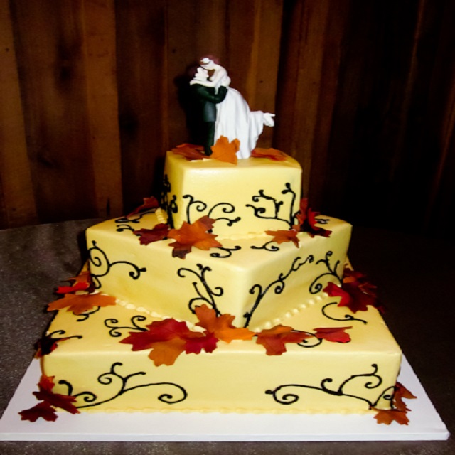 Cake with Maple Leaves #wedding