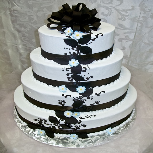 Black and White Cake with Ribbon at the Top #wedding