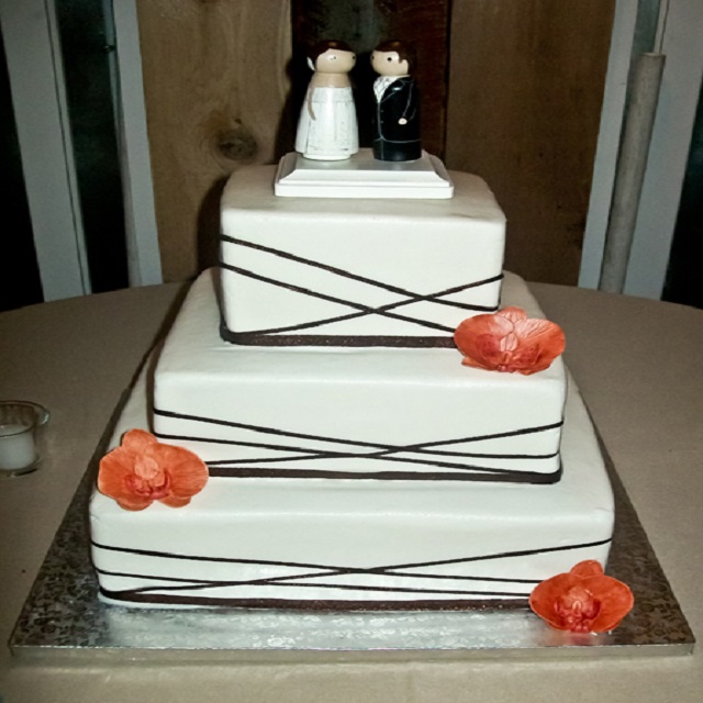 Simple White Cake with Brown Design #wedding