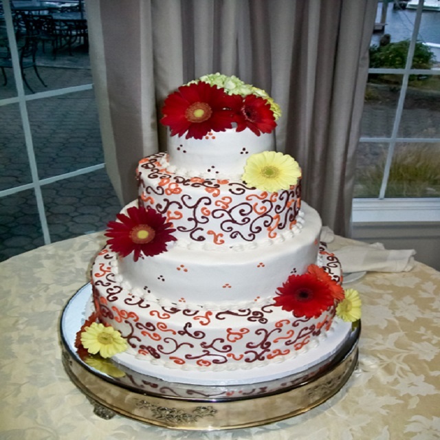 Cake with Sunflower Flowers #wedding
