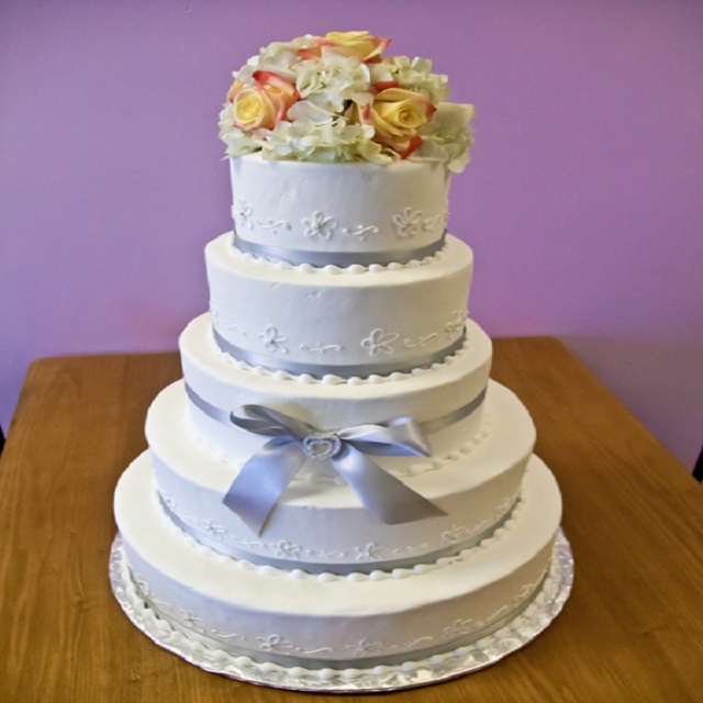 Cake with Gray Ribbon #wedding