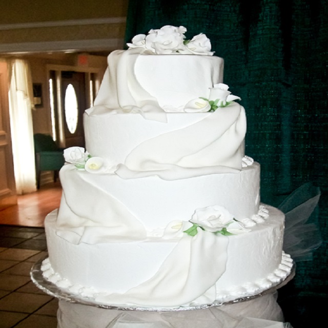 Simple White Cake with Flowers #wedding