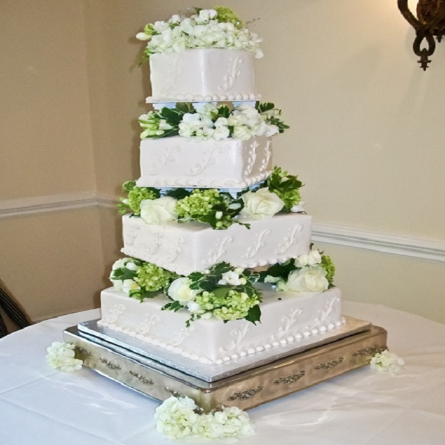 White Cake with Green #wedding