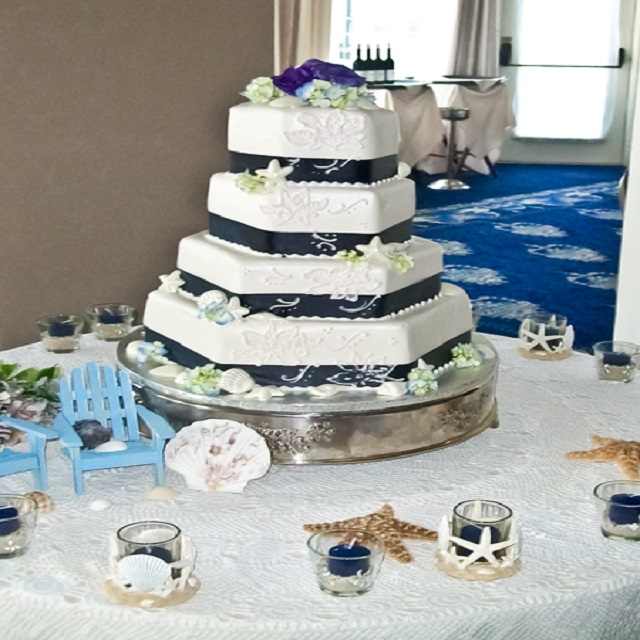 Cake with Shells #wedding