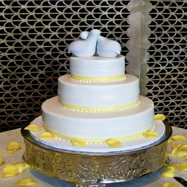 Cake with Doves #wedding