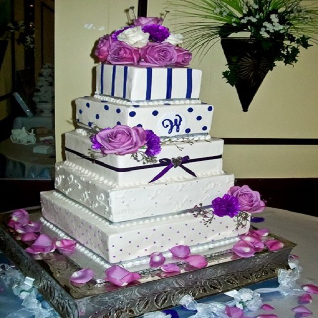 Cake with Purple Flowers #wedding