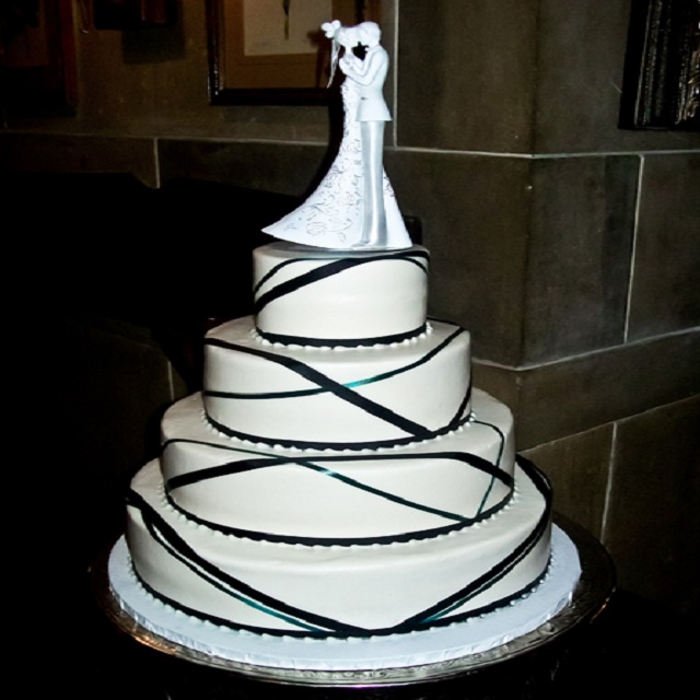 Black and White Cake #wedding