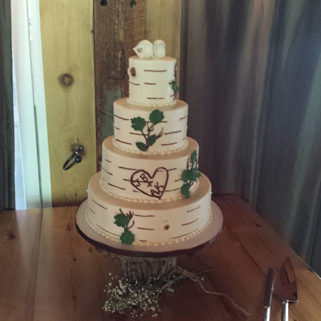 Birch tree wedding cake  @barns #wedding