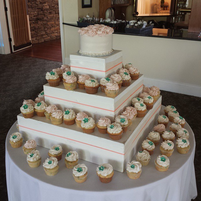 Funfetti cupcakes #wedding @riverhouse55