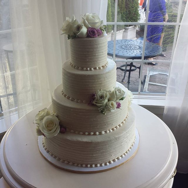 Gorgeous lavender and creme roses on a lovely cake @saybrookpointinn. flowers by @floralaffair #wedding