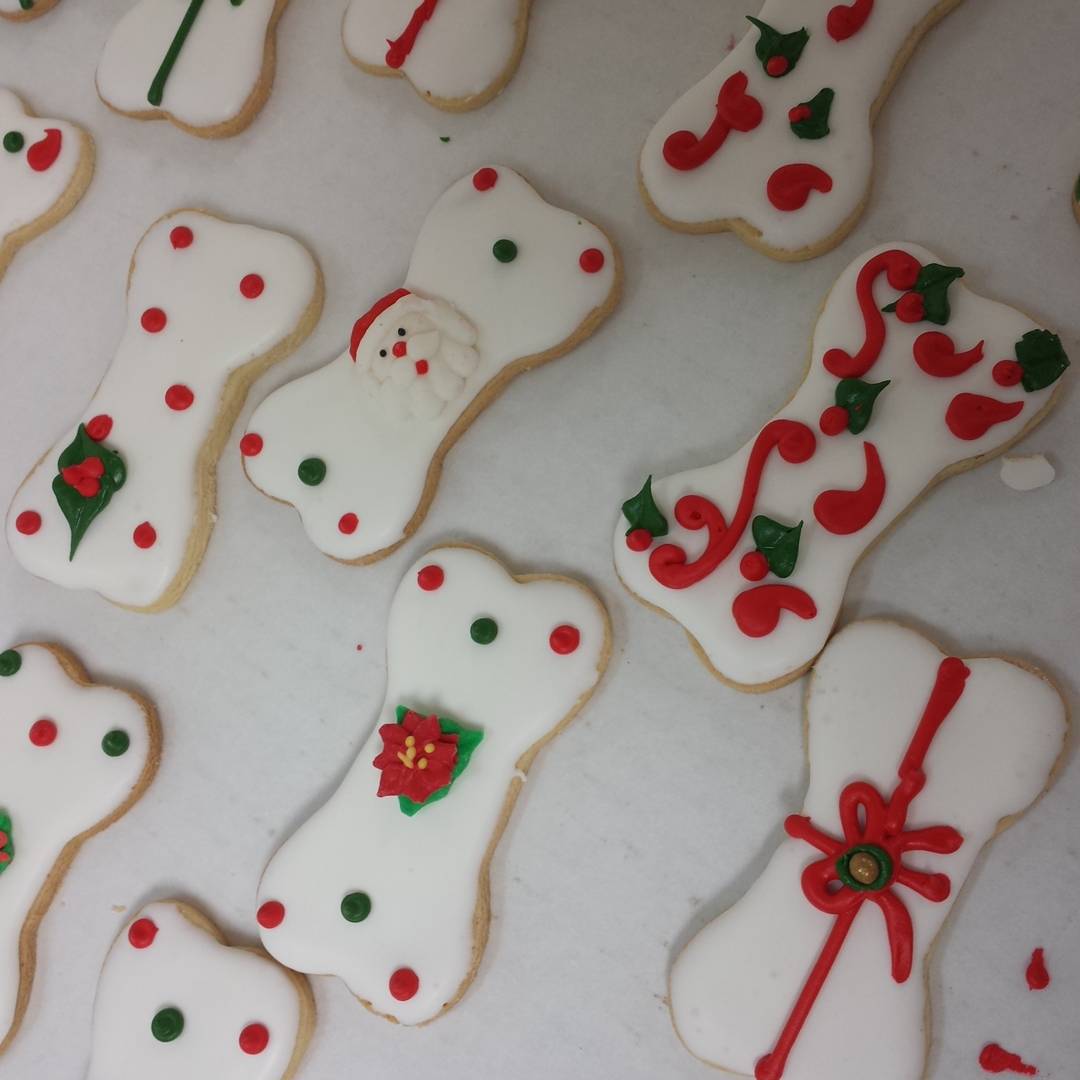 Prepping today's corporate gifts -sugar cookie dog bones #cottagecafe , #specialty