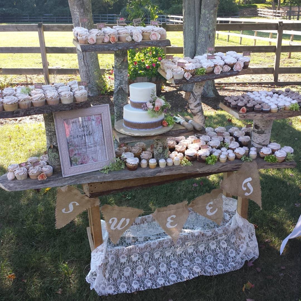 #wedding #buttercreamweddings #ctwedding #cupcakes