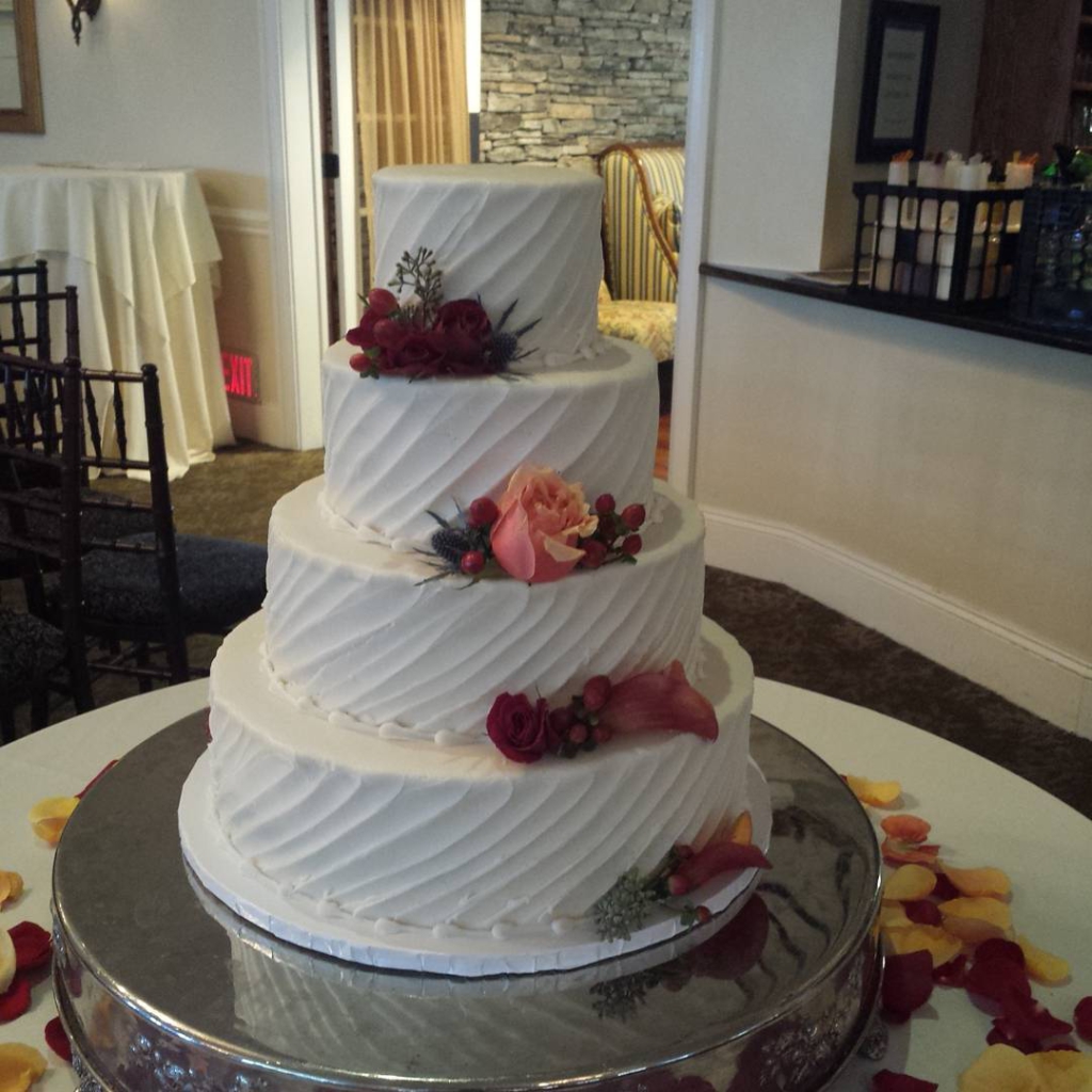 Rich fall florals on a simple texture cake design #wedding #buttercreamweddings #ctwedding