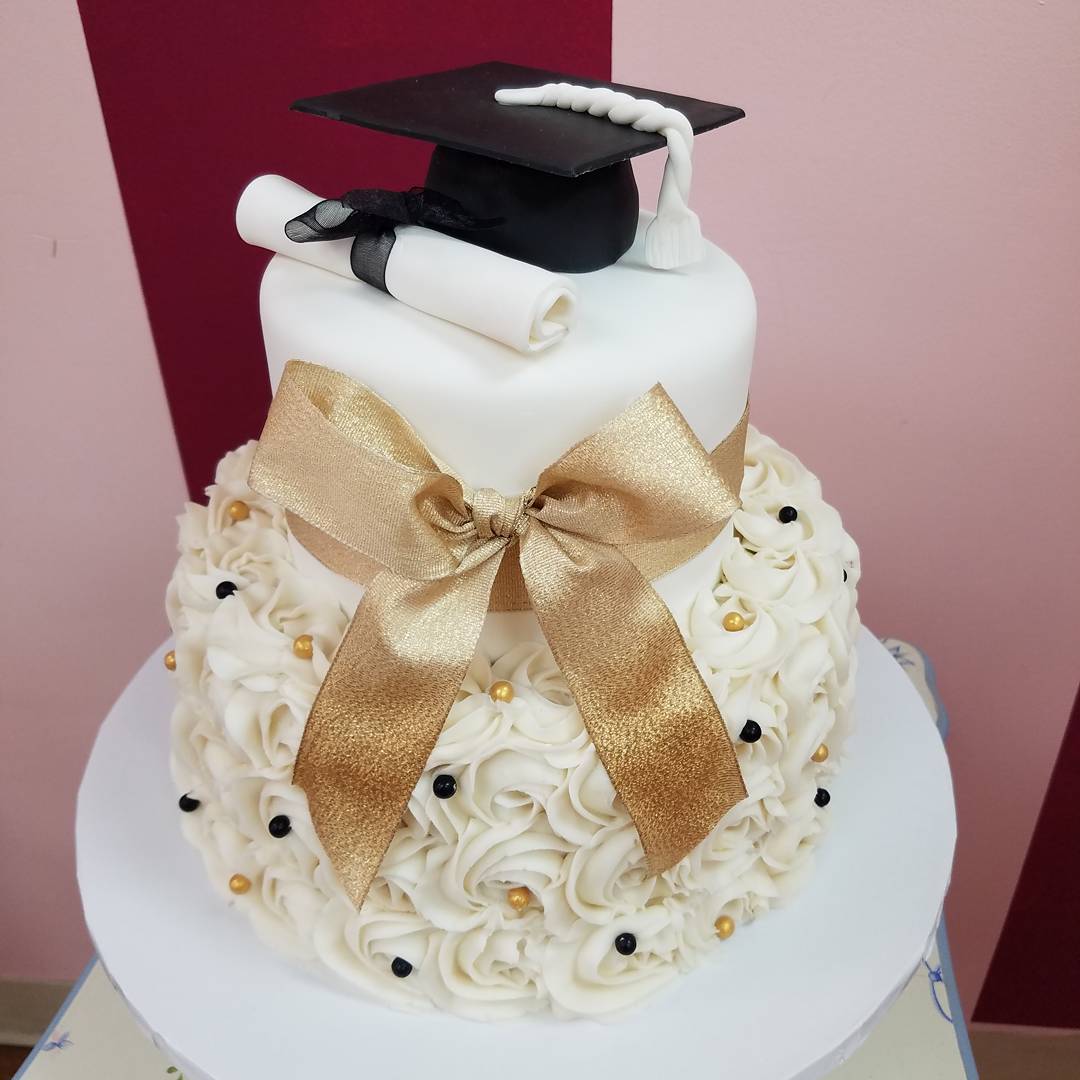 Stunning #graduation cake today #specialty