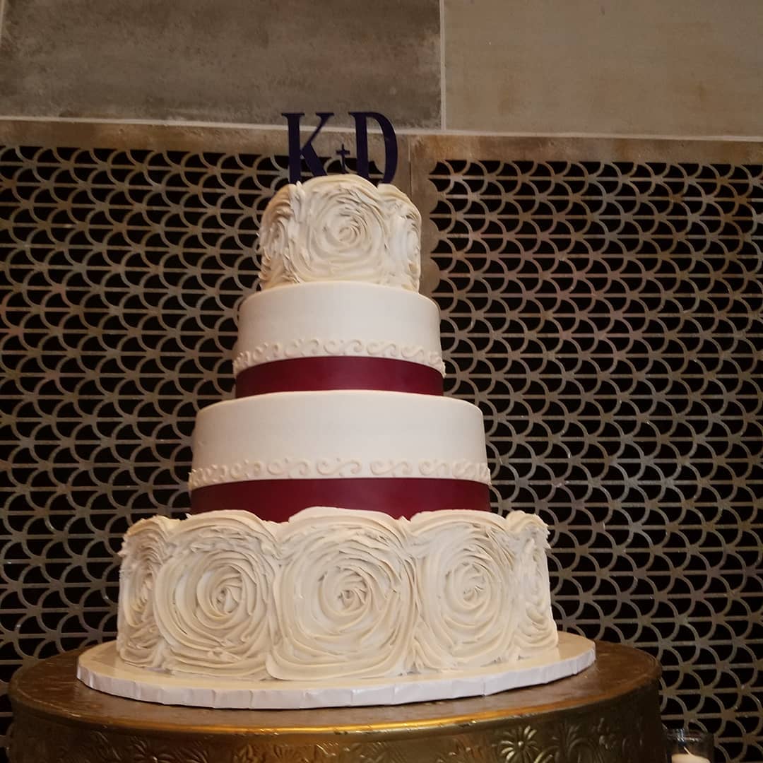 Ending the year with some amazing #weddingcake #specialty.