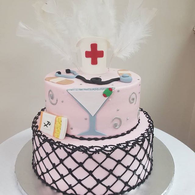 Getting ready for a busy day! Yesterday’s cake for a retirement party for a prison nurse -love the barbed wire fence! #specialty