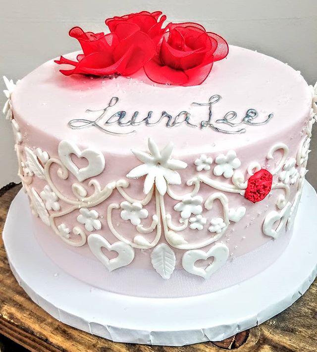 A sweetheart birthday cake-perfect for #valentinesday too!!#specialty