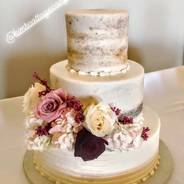 Delivered this sweet beauty to @ariabanquets #nakedcakesct. Florals by @onefinedayplanner