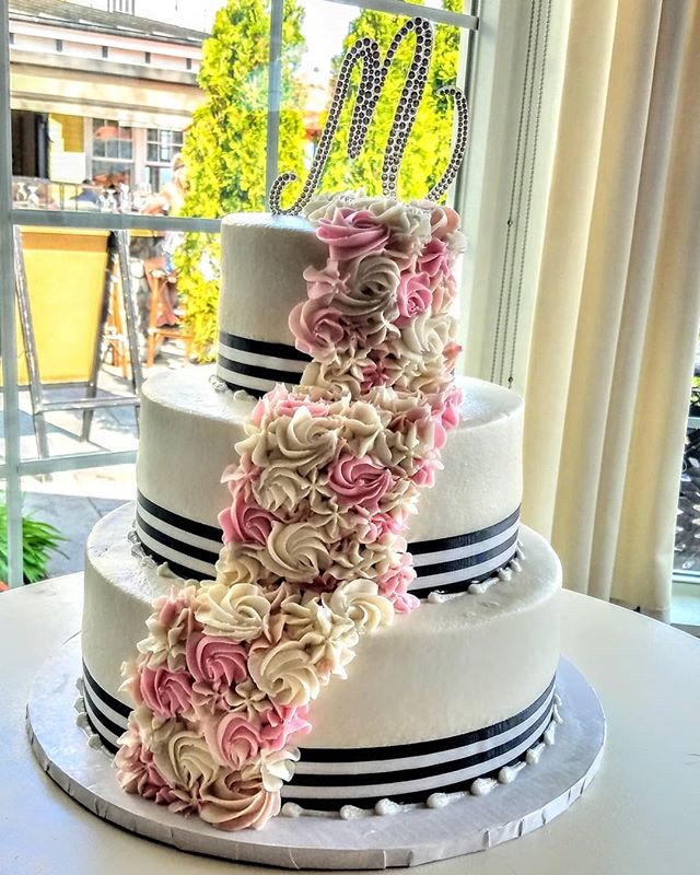 Oh so #prettyinpink . This bride squealed with joy over this design #specialty