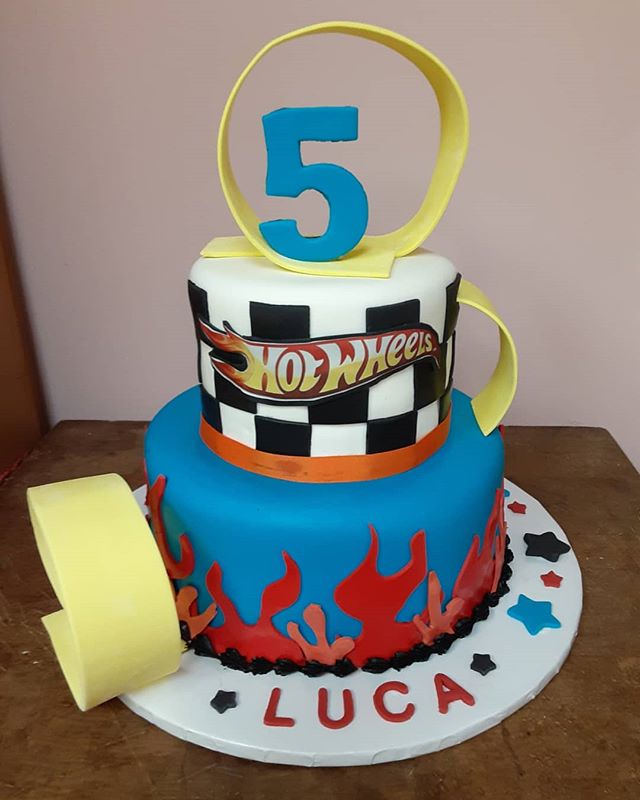 We loved the challenge of this birthday cake! #allediblecake