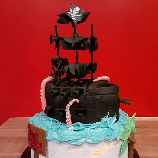 Excited to share this cake from Sat evening. The Black Pearl comes to life! #specialty